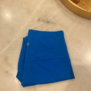 Lululemon pool side leggings size 10, brand new condition never been worn.